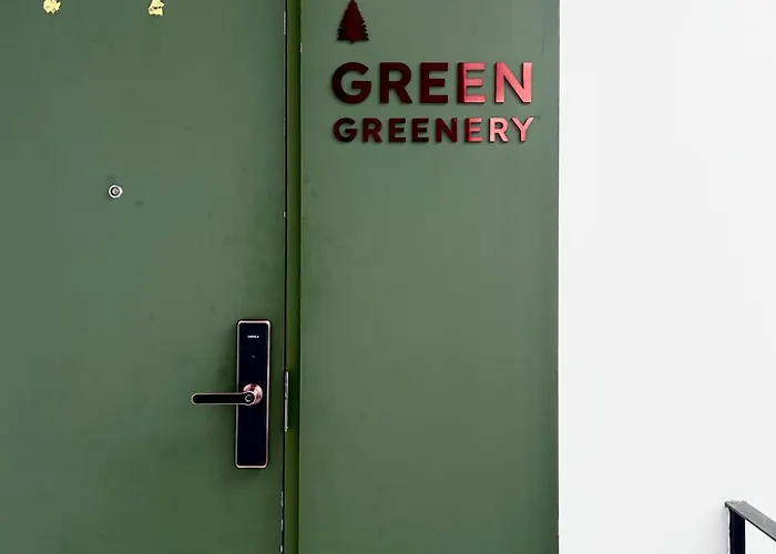 Apartment Brown Brick Thonglor - Greenery *