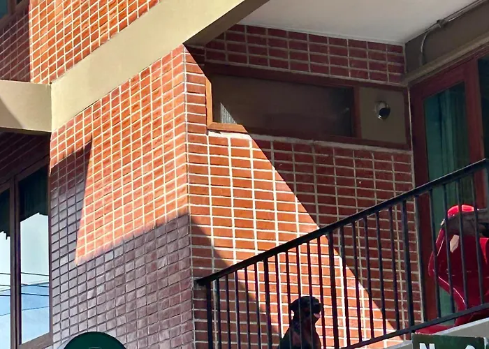 Brown Brick Thonglor - Greenery Apartment *