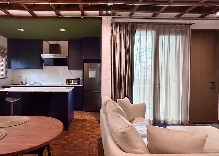 Brown Brick Thonglor - Greenery Apartment